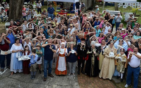 crowd of people gathered celebrating their Menorcan Heritage
